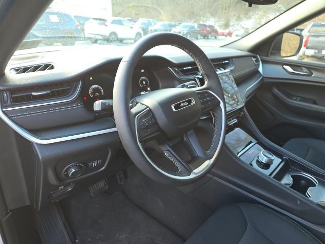 Used 2024 Jeep Grand Cherokee Laredo X image 16