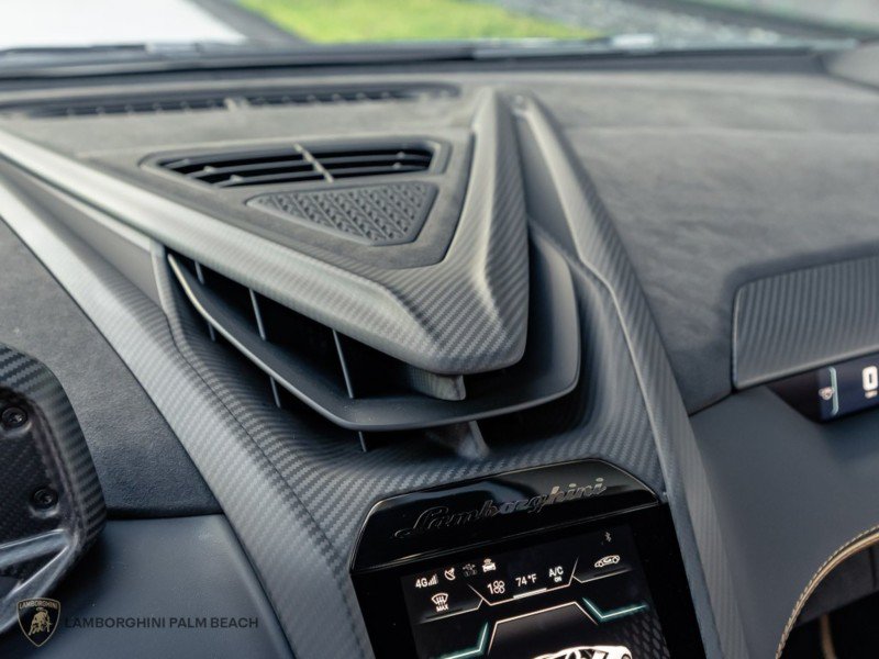 Used 2025 Lamborghini Revuelto AWD/4WD image 19
