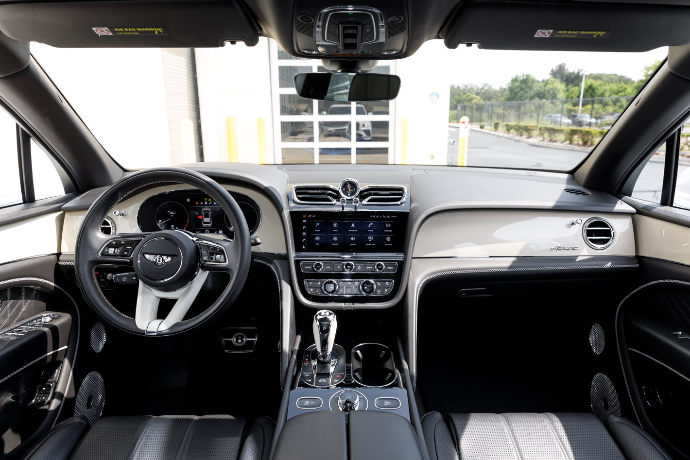 Used 2023 Bentley Bentayga Extended Wheelbase AWD/4WD image 4