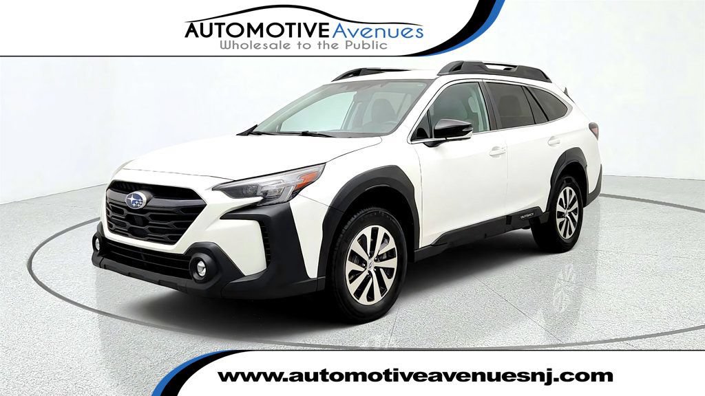 Used 2023 Subaru Outback Premium AWD/4WD image 1