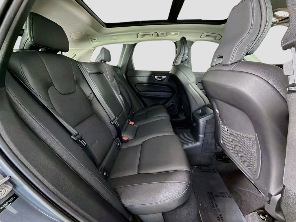Certified 2023 Volvo XC60 T8 Plus AWD/4WD image 28