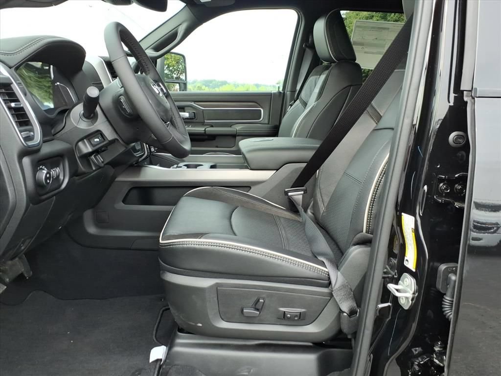 New 2026 RAM 2500 Laramie AWD/4WD image 15