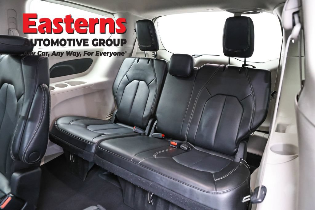 Used 2023 Chrysler Pacifica Touring-L FWD image 27