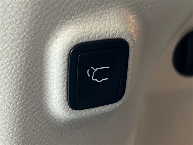 Used 2020 Jeep Cherokee Latitude Plus w/ Cold Weather Group image 6