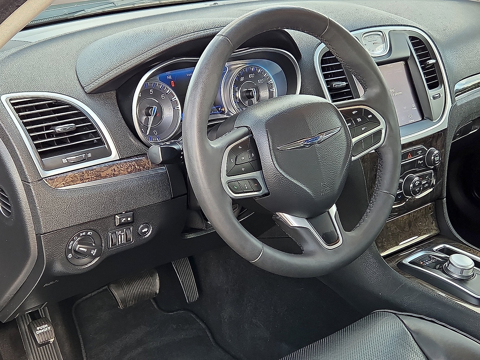 Used 2022 Chrysler 300 Touring L w/ Comfort Group RWD image 14
