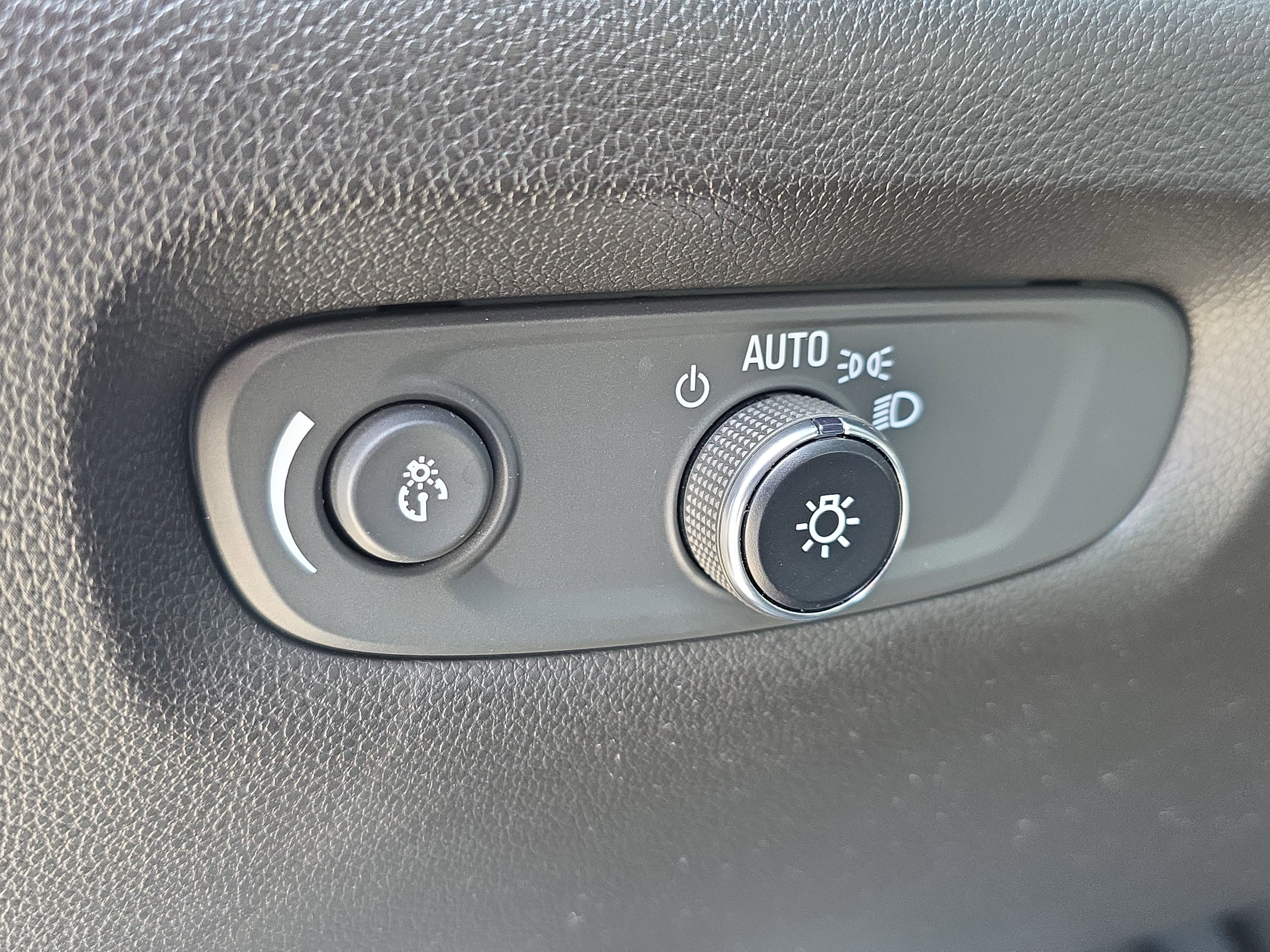 Used 2023 Chevrolet Traverse LT FWD image 53