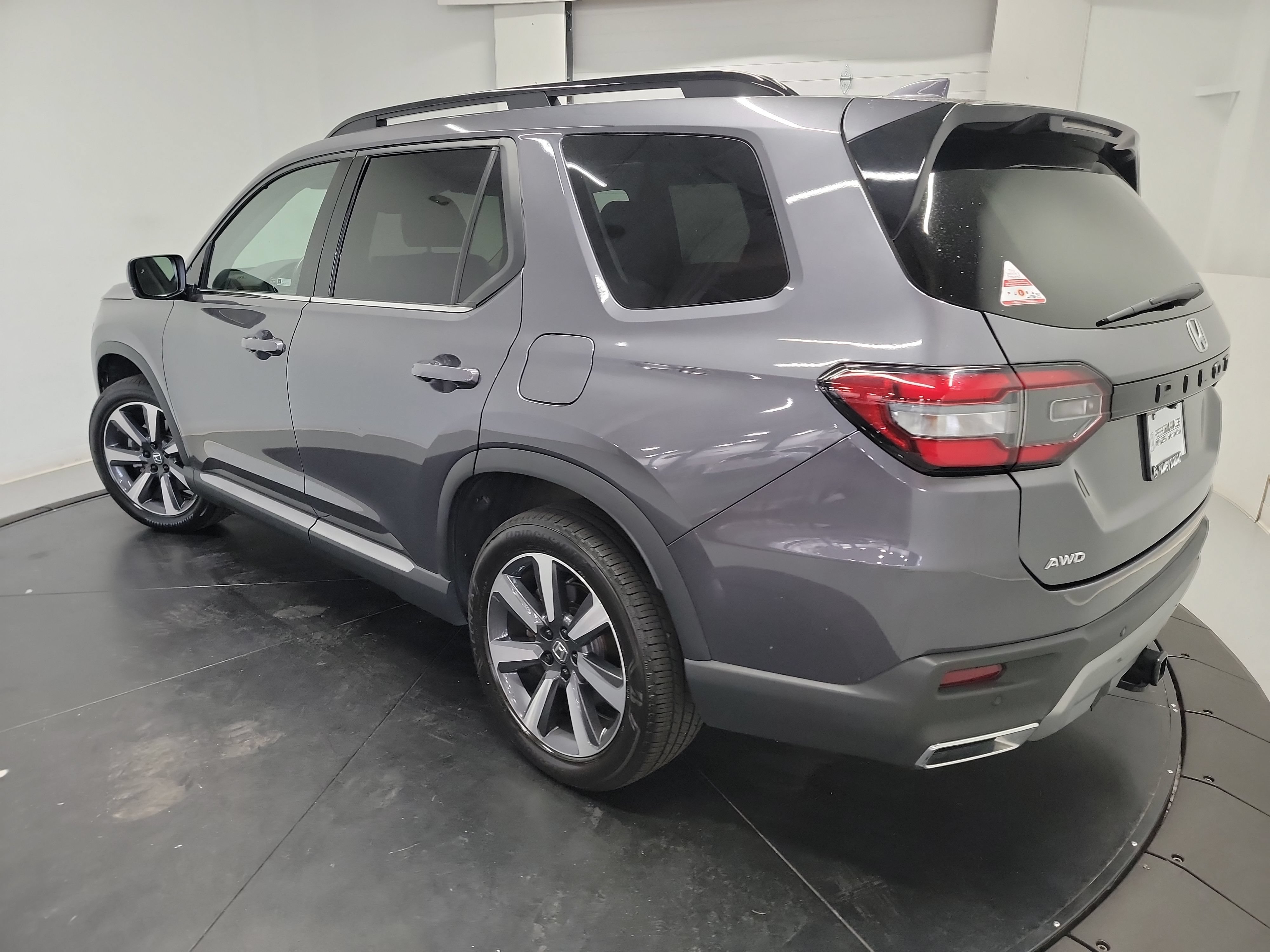 Used 2025 Honda Pilot Touring image 6
