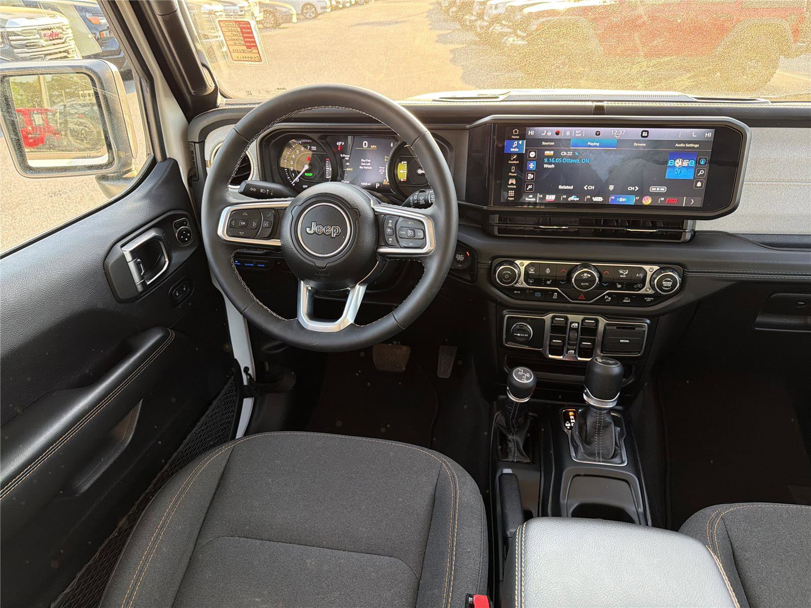 Used 2025 Jeep Wrangler Unlimited Sahara w/ Safety Group AWD/4WD image 21