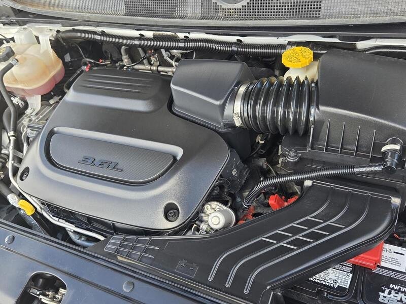Used 2023 Chrysler Pacifica Touring-L FWD image 23