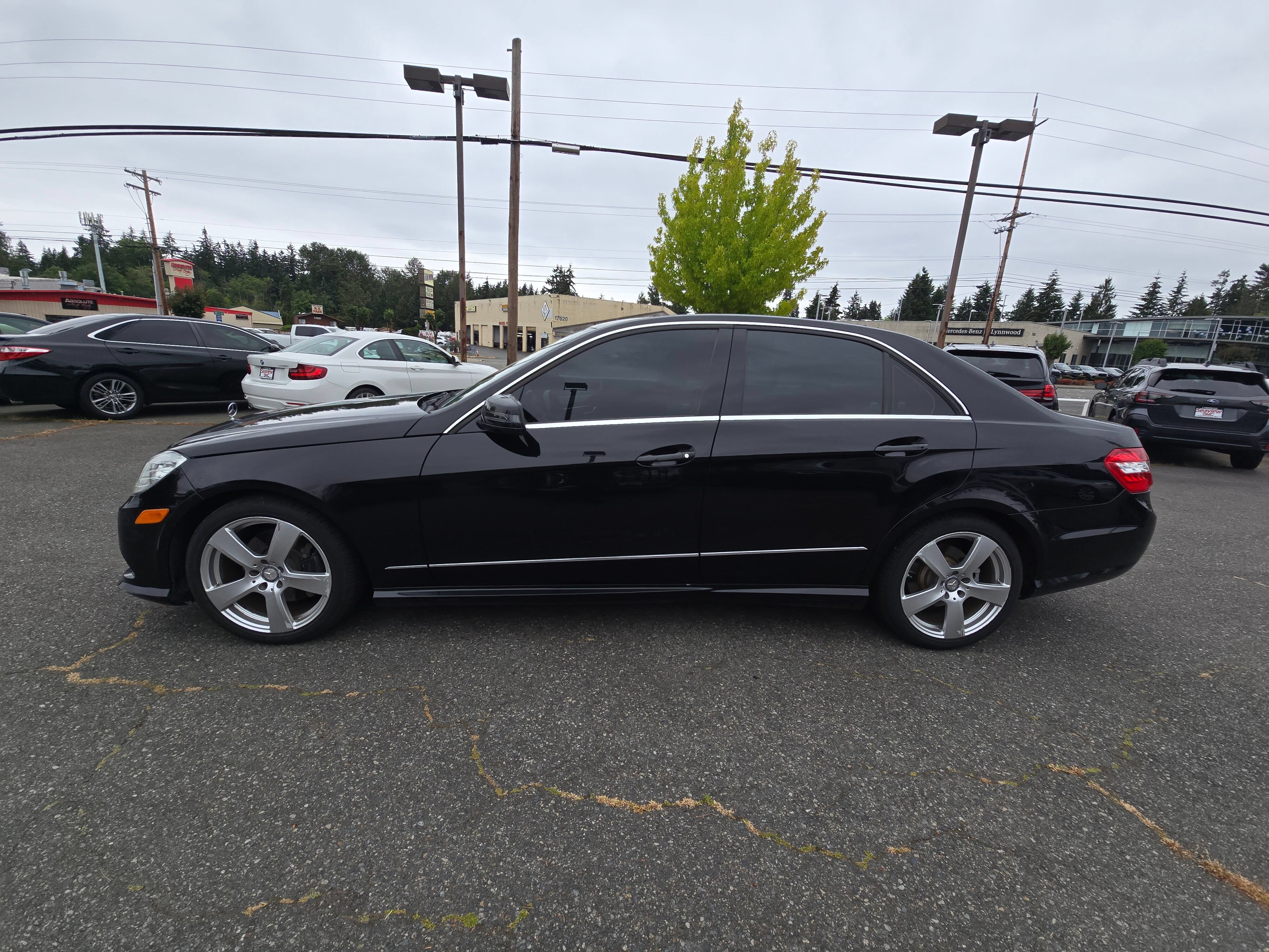 Used 2010 Mercedes-Benz E 350 4MATIC Sedan image 4