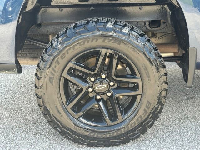 Used 2023 Chevrolet Silverado 1500 Custom Trail Boss w/ LPO, Dark Essentials Package AWD/4WD image 15