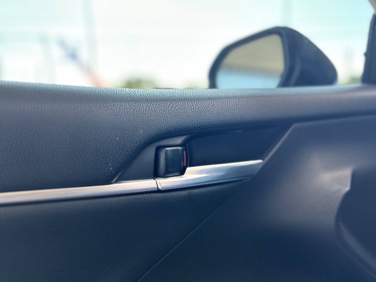 Used 2019 Toyota Camry XSE w/ Navigation Package FWD image 38