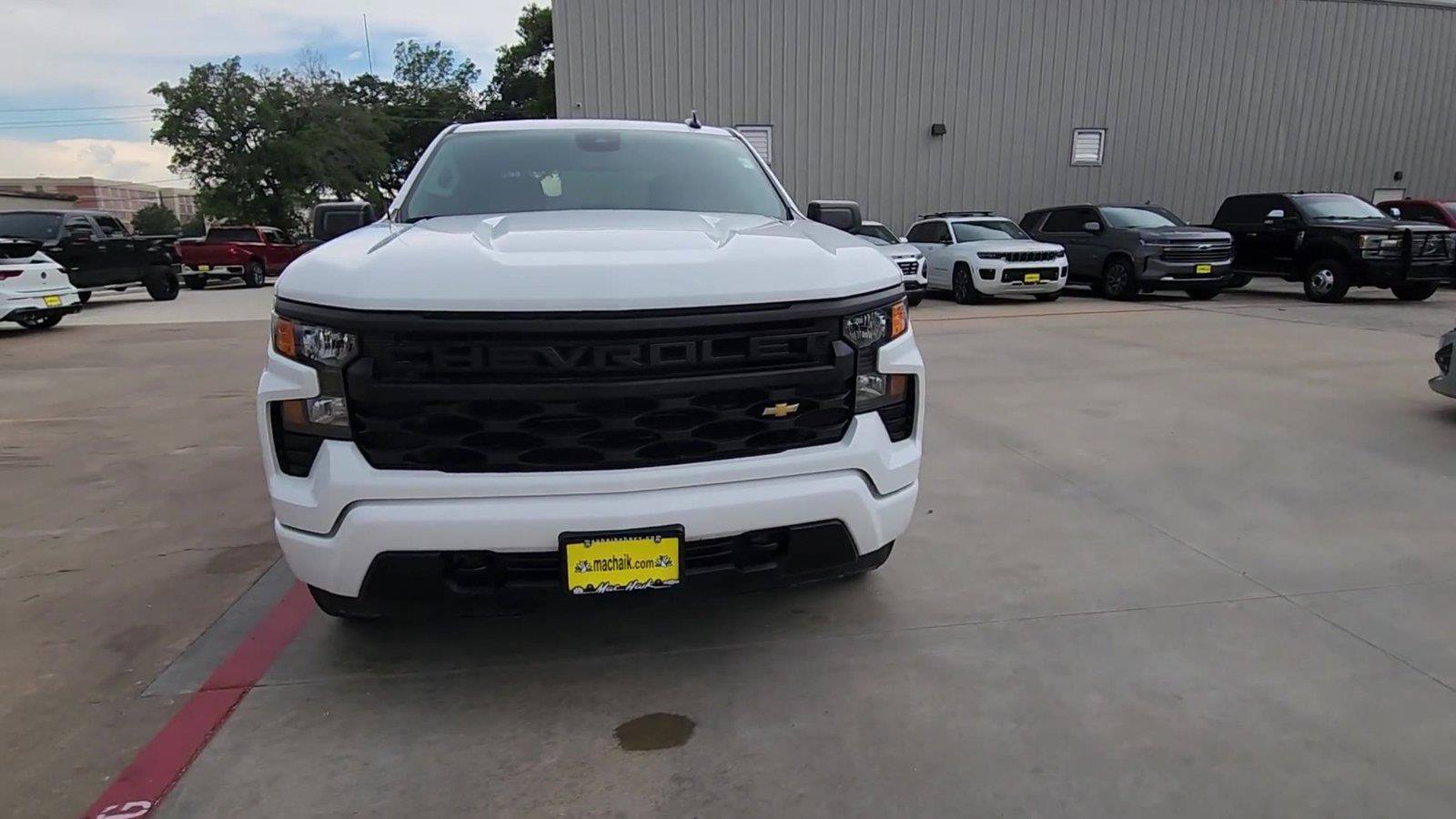 Used 2025 Chevrolet Silverado 1500 Custom RWD image 3