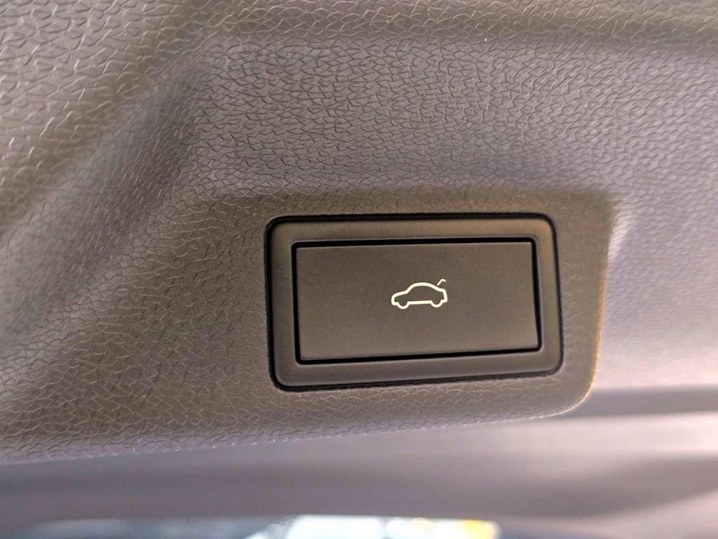 New 2025 Volkswagen ID. Buzz 1st Edition image 25