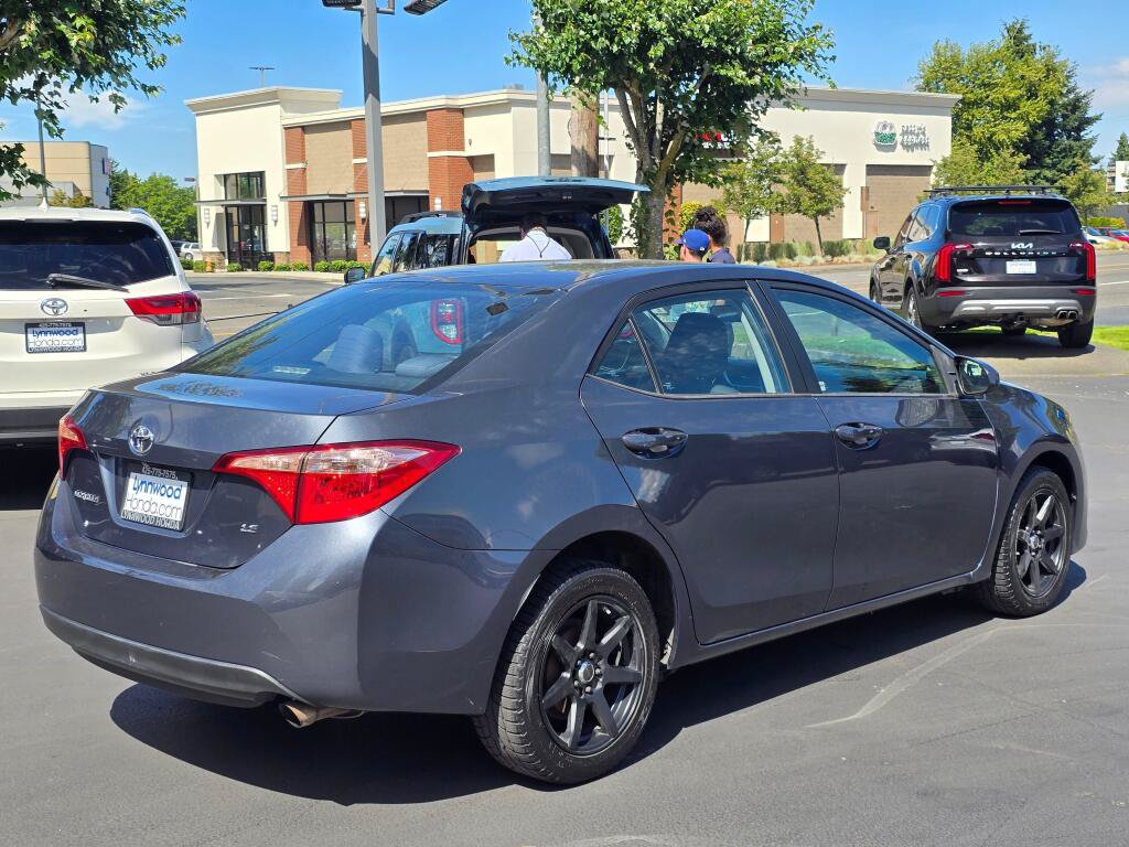 Used 2019 Toyota Corolla LE FWD image 11