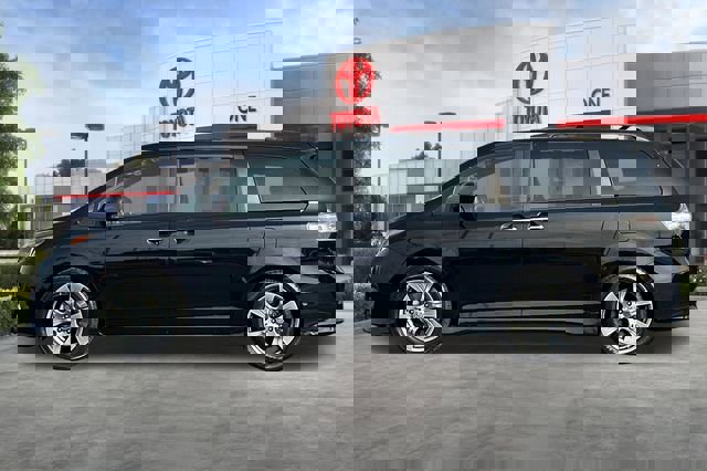 Used 2017 Toyota Sienna SE Premium image 8