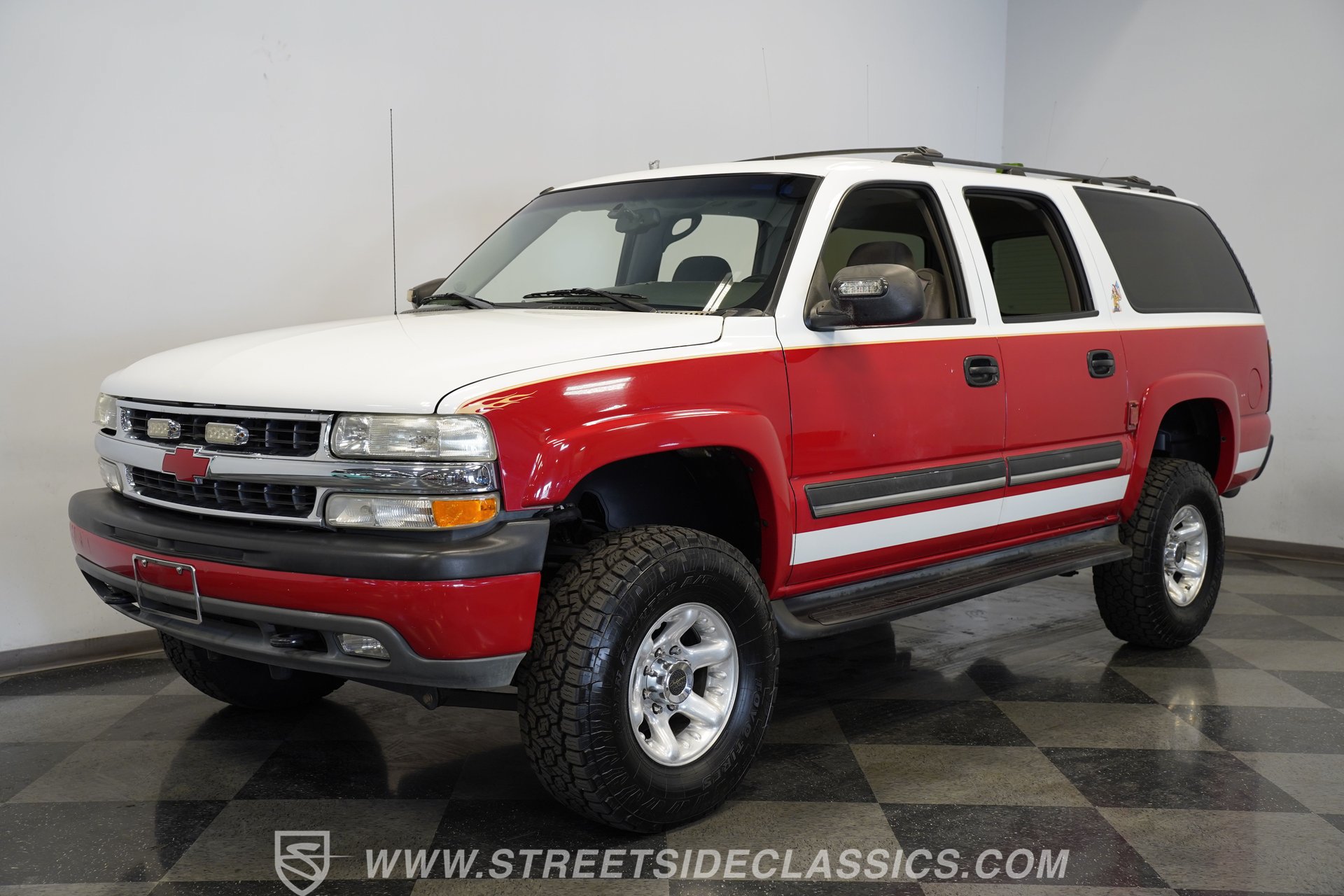 Used 2004 Chevrolet Suburban 2500 LS w/ Suspension Package, Autoride AWD/4WD image 6