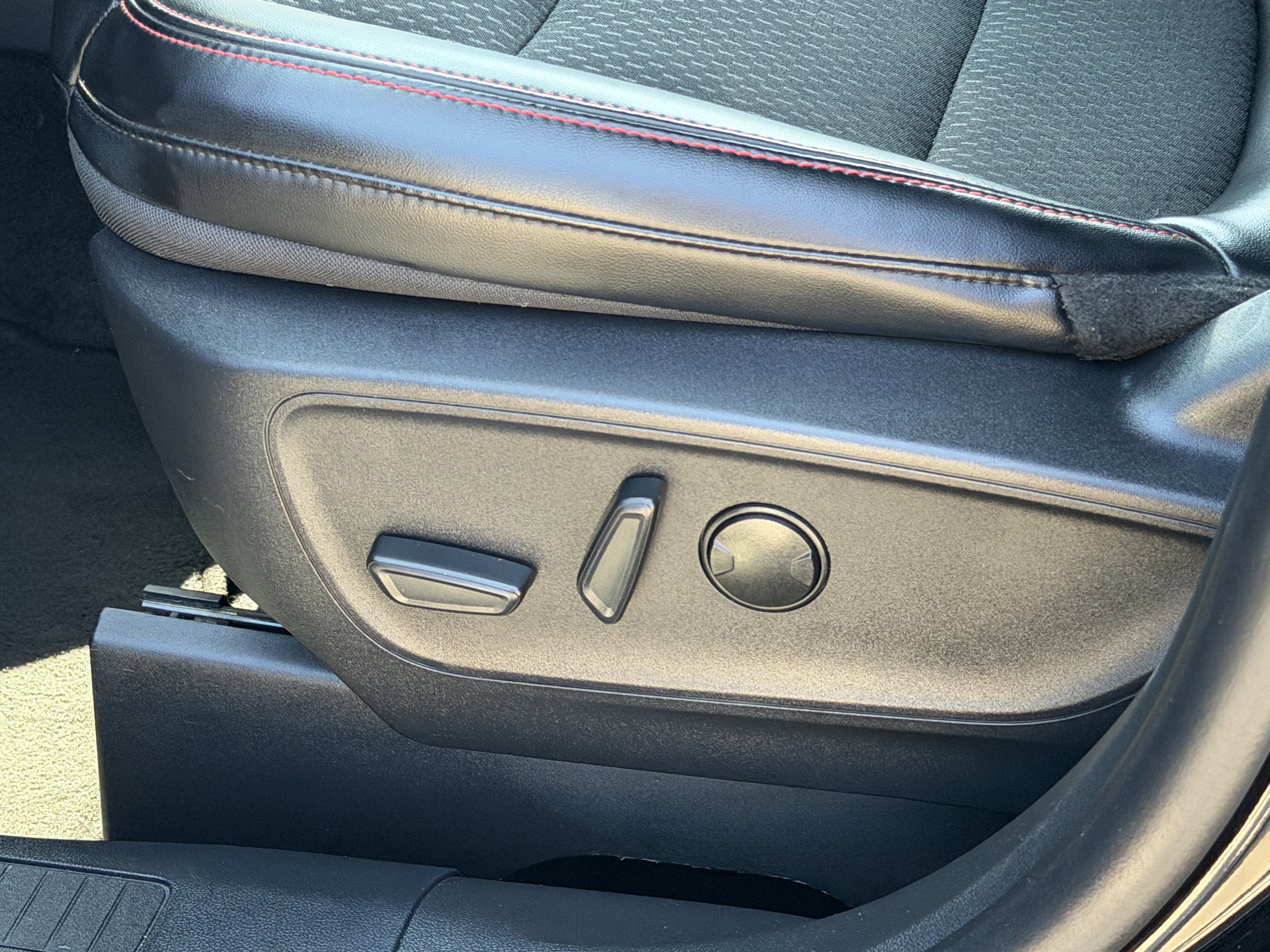 Certified 2025 Ford Escape ST-Line AWD/4WD image 17