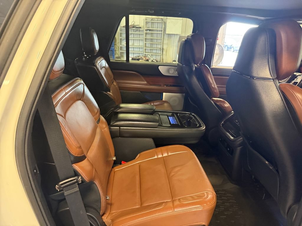 Used 2023 Lincoln Navigator Reserve AWD/4WD image 42