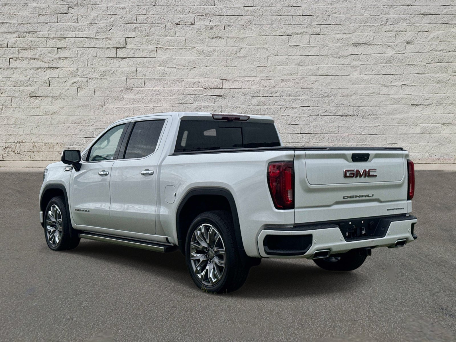 Used 2024 GMC Sierra 1500 Denali w/ Denali Reserve Package AWD/4WD image 3