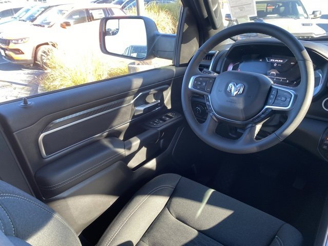 New 2026 RAM 1500 4x4 Crew Cab image 32