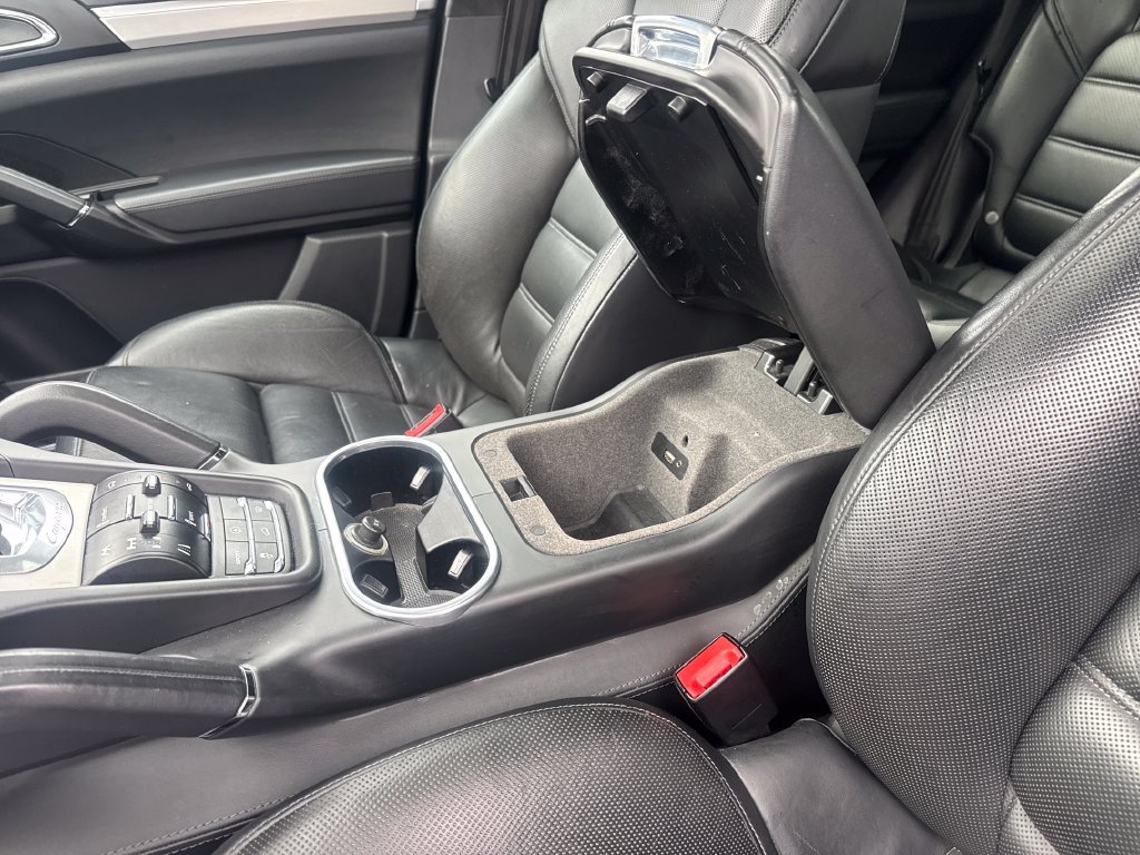 Used 2011 Porsche Cayenne Turbo AWD/4WD image 27