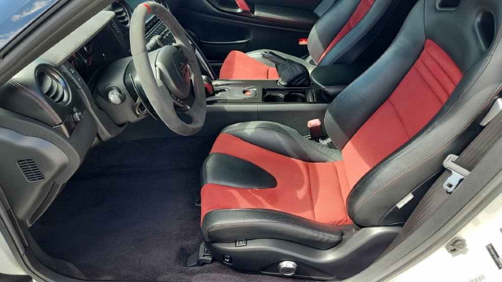 Used 2015 Nissan GT-R NISMO AWD/4WD image 34