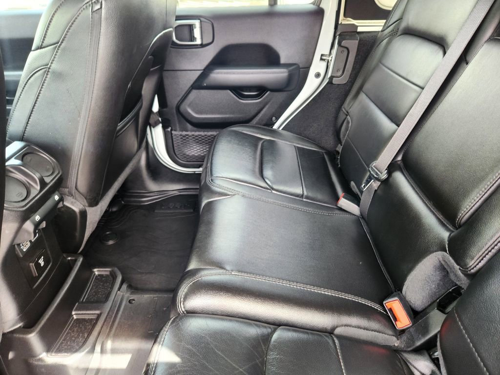 Used 2020 Jeep Wrangler Unlimited Sahara image 30
