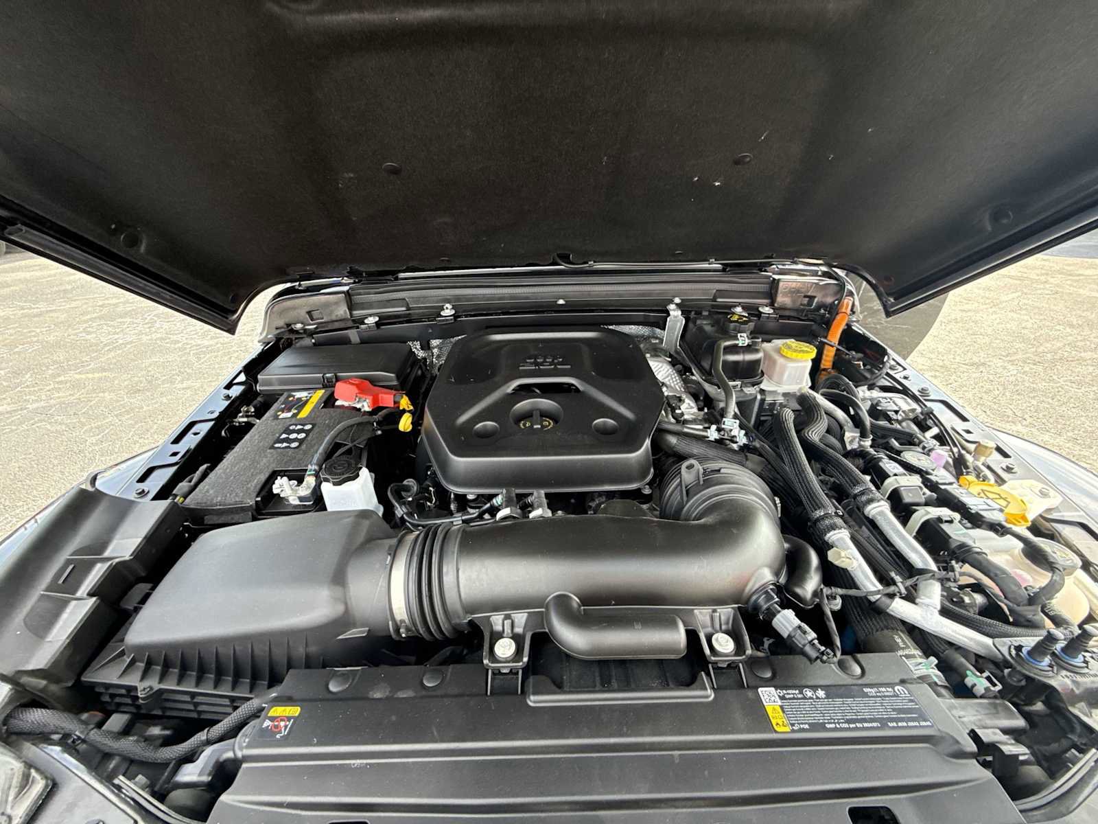 Used 2025 Jeep Wrangler Unlimited Sahara AWD/4WD image 17