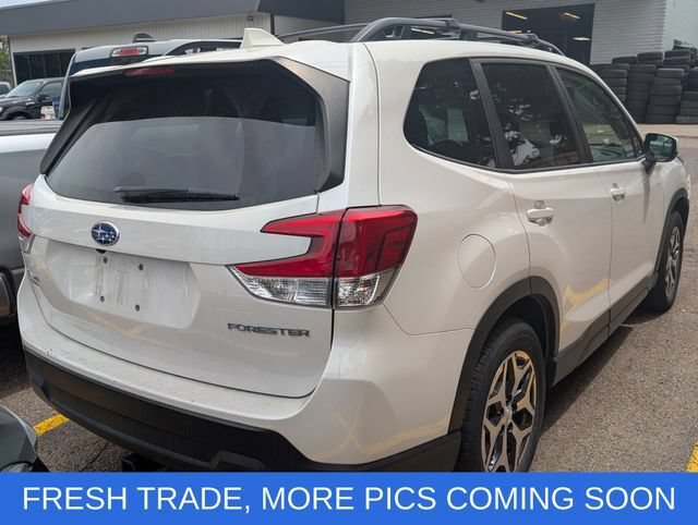 Used 2023 Subaru Forester Premium AWD/4WD image 3