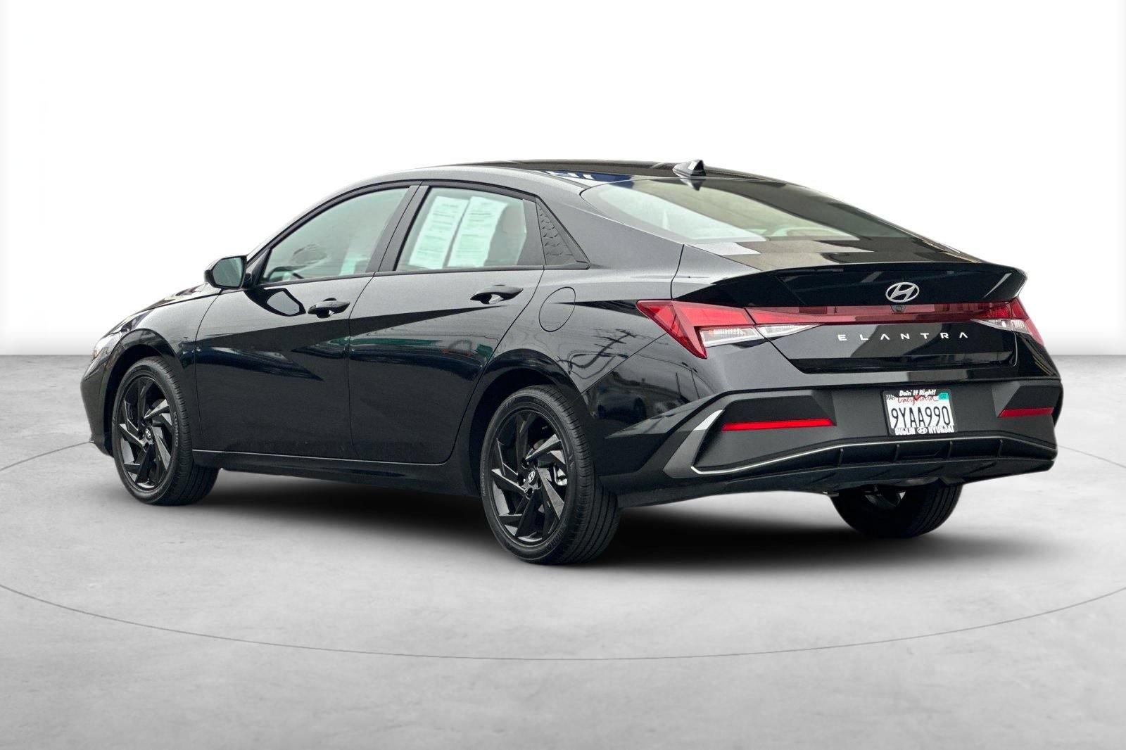 Used 2026 Hyundai Elantra Sport FWD image 4