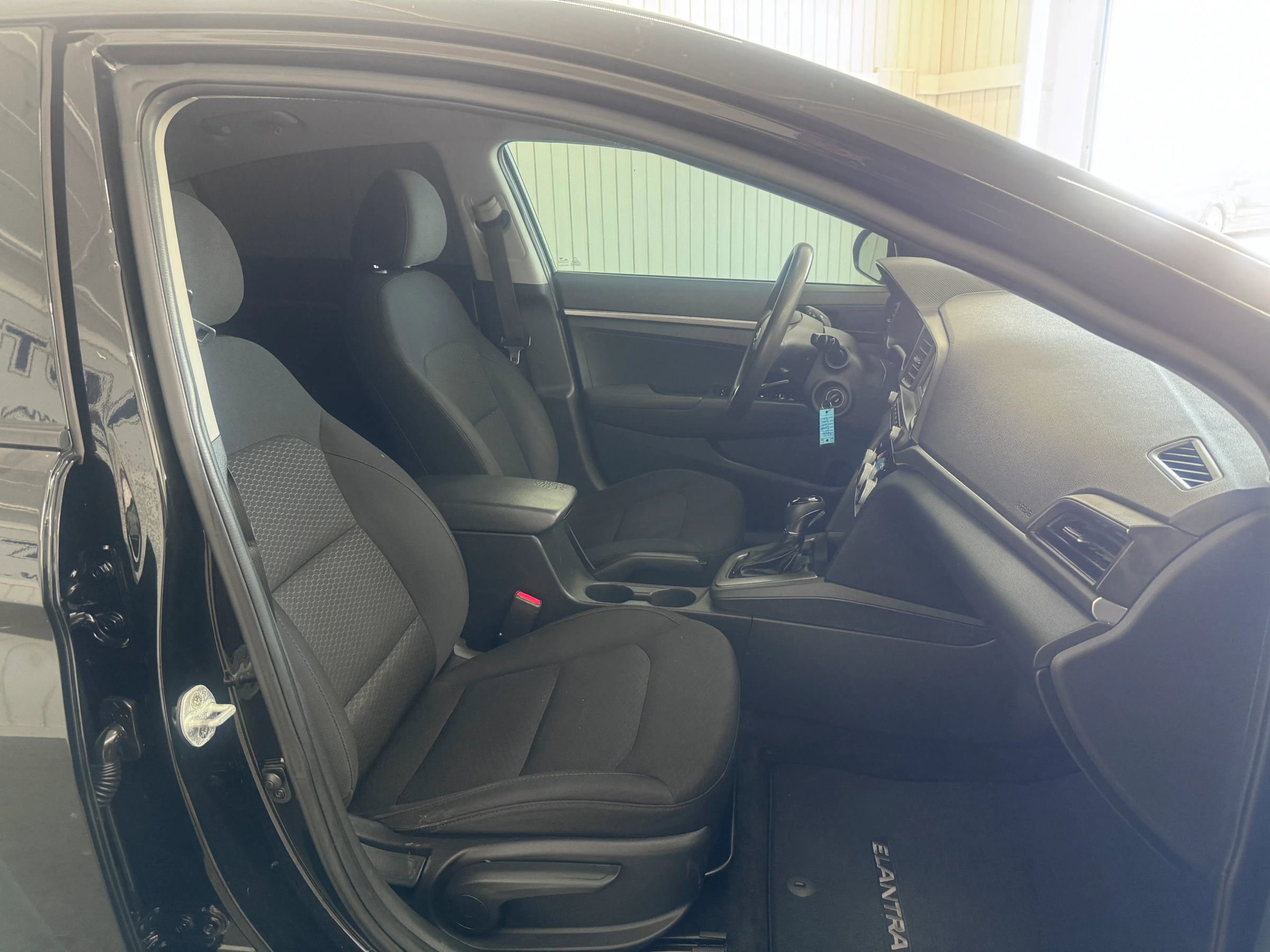 Used 2019 Hyundai Elantra SE w/ Cargo Package FWD image 10