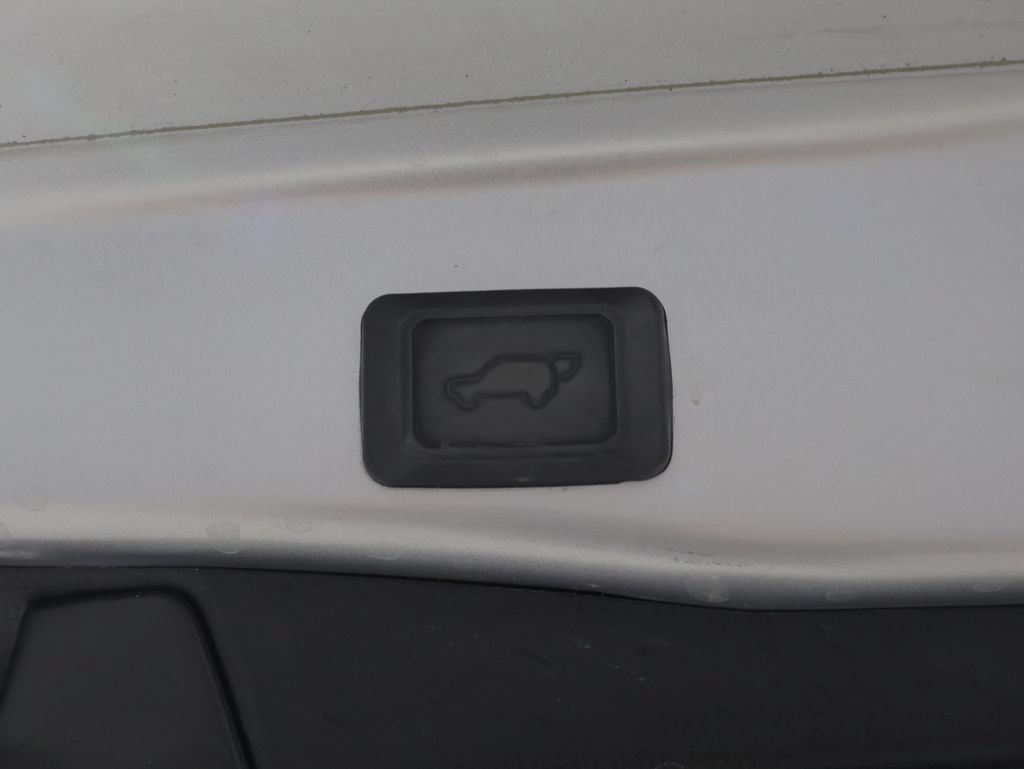 Used 2021 Toyota RAV4 XLE w/ Convenience Package AWD/4WD image 22