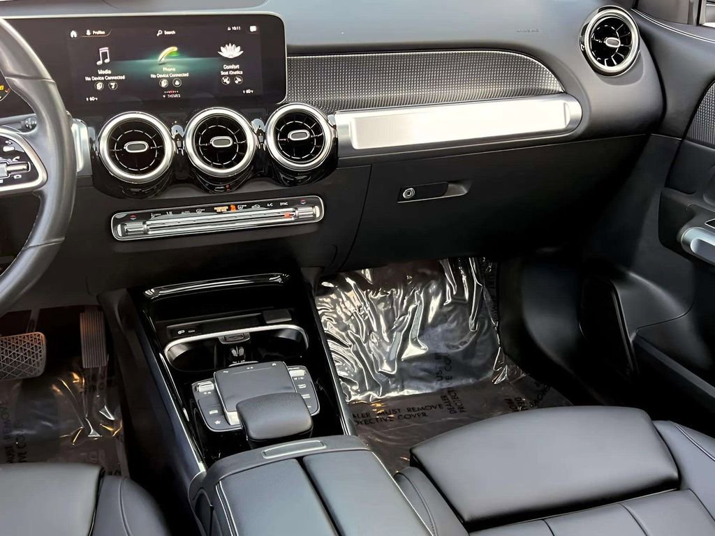 Used 2021 Mercedes-Benz GLB 250 4MATIC w/ Premium Package image 19