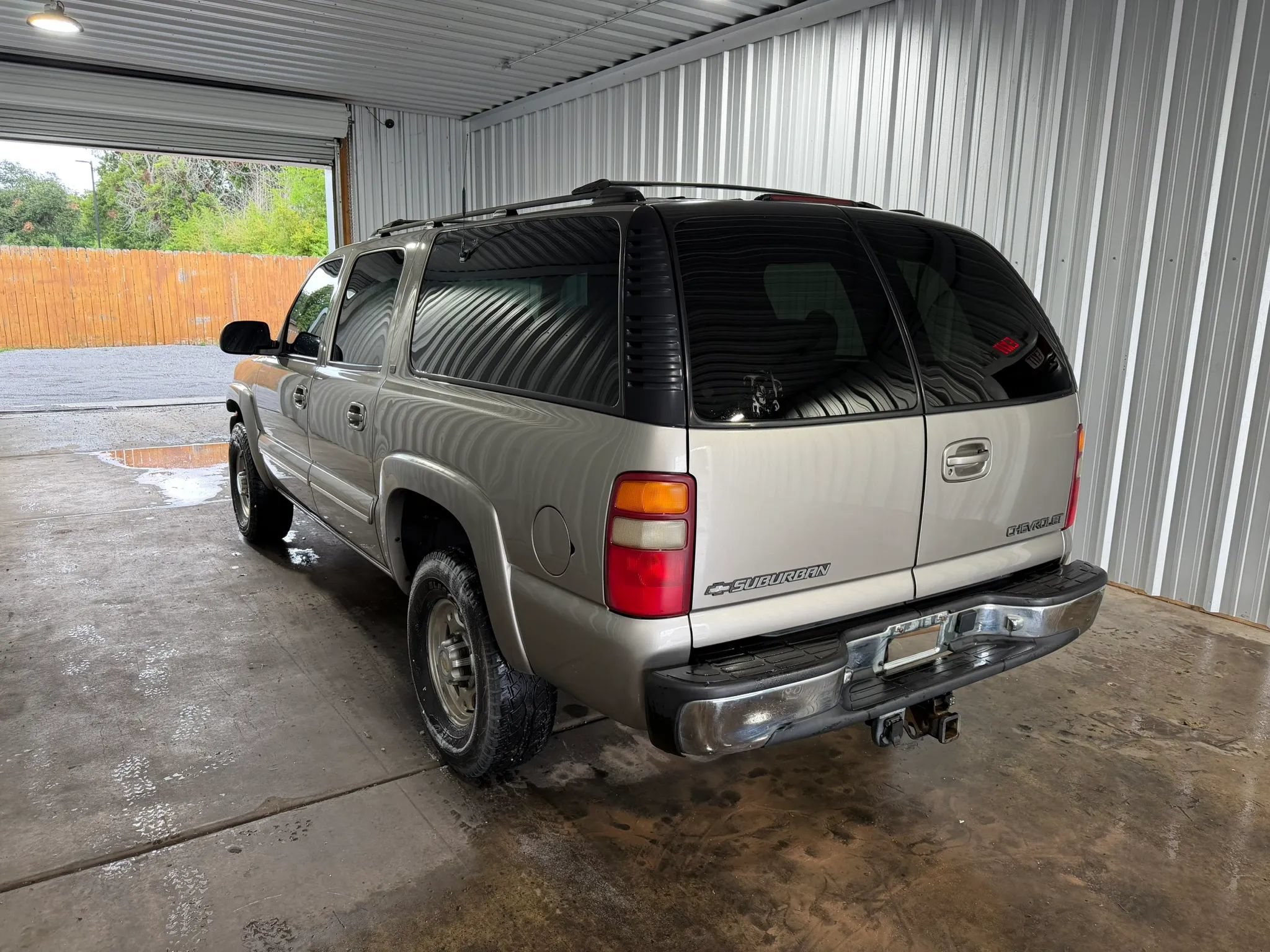 Used 2001 Chevrolet Suburban 2500 LT w/ LT Preferred Equipment Group AWD/4WD image 2