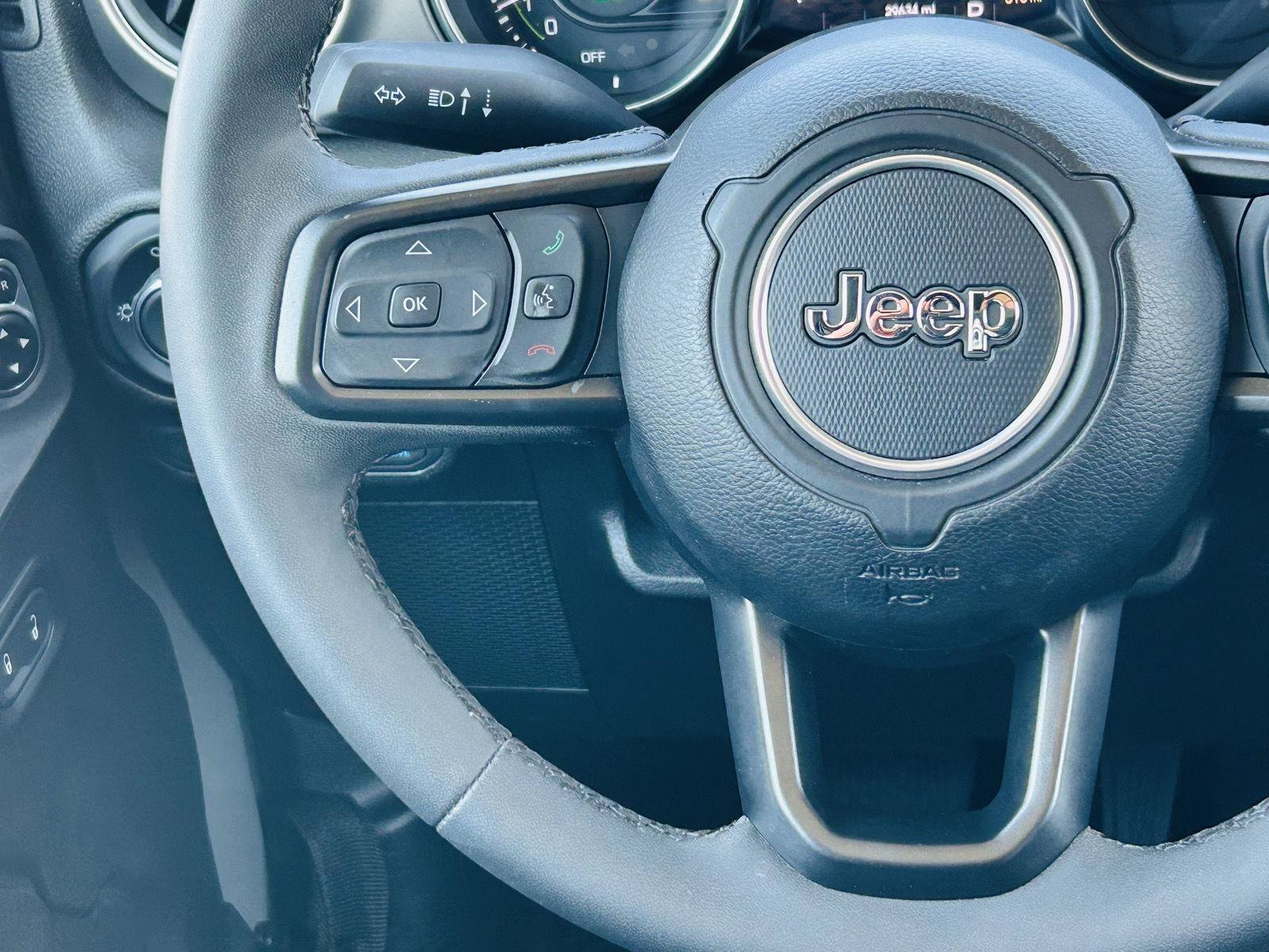 Used 2023 Jeep Wrangler Unlimited w/ Cold Weather Group AWD/4WD image 13