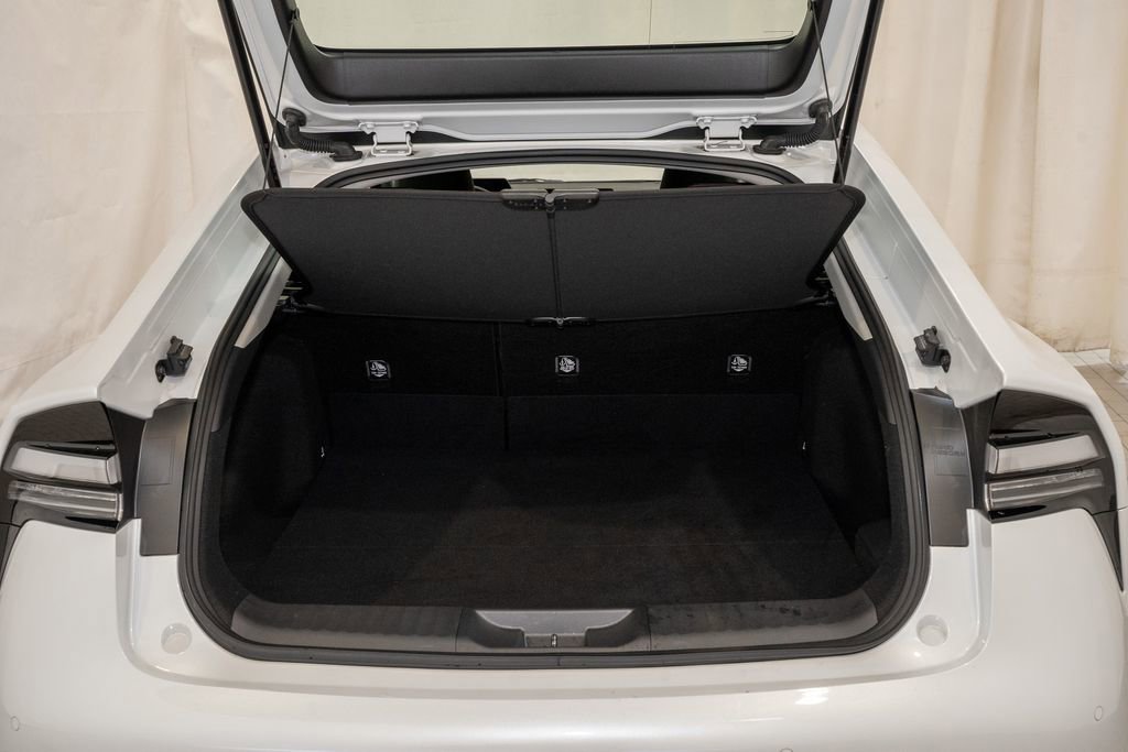 Used 2025 Toyota Prius Plug-In Hybrid image 5