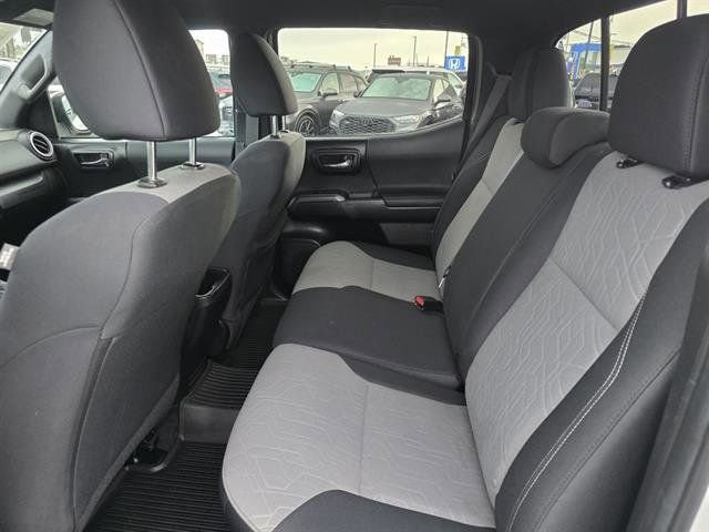 Used 2022 Toyota Tacoma TRD Off-Road image 11