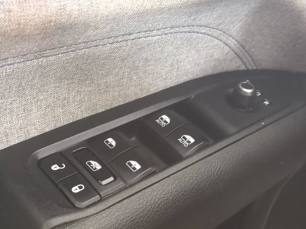 Used 2024 Jeep Compass Latitude AWD/4WD image 29