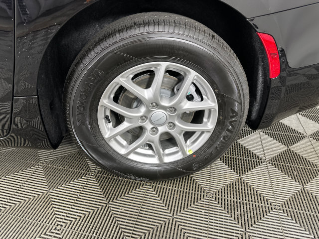 New 2027 Chrysler Pacifica Select FWD image 32