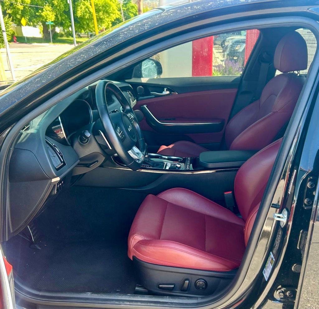 Used 2022 Kia Stinger GT-Line w/ Sun & Sound Package RWD image 8