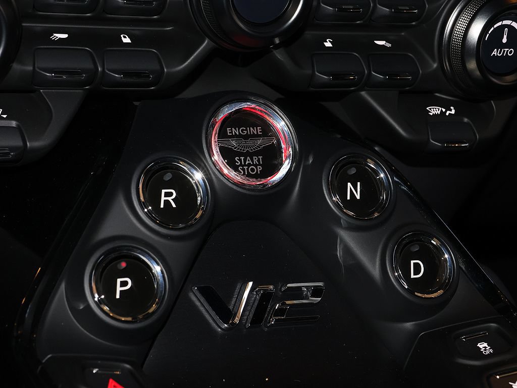 Used 2023 Aston Martin V12 Vantage RWD image 98