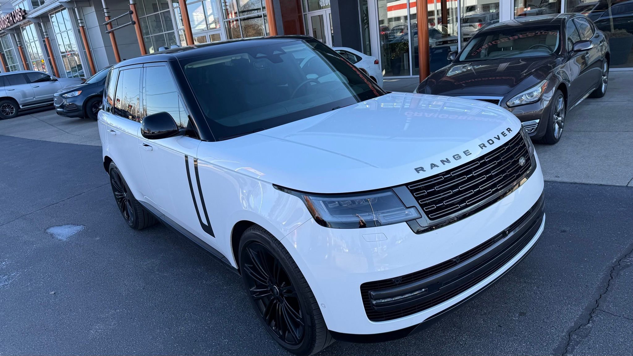 Used 2025 Land Rover Range Rover SE image 16