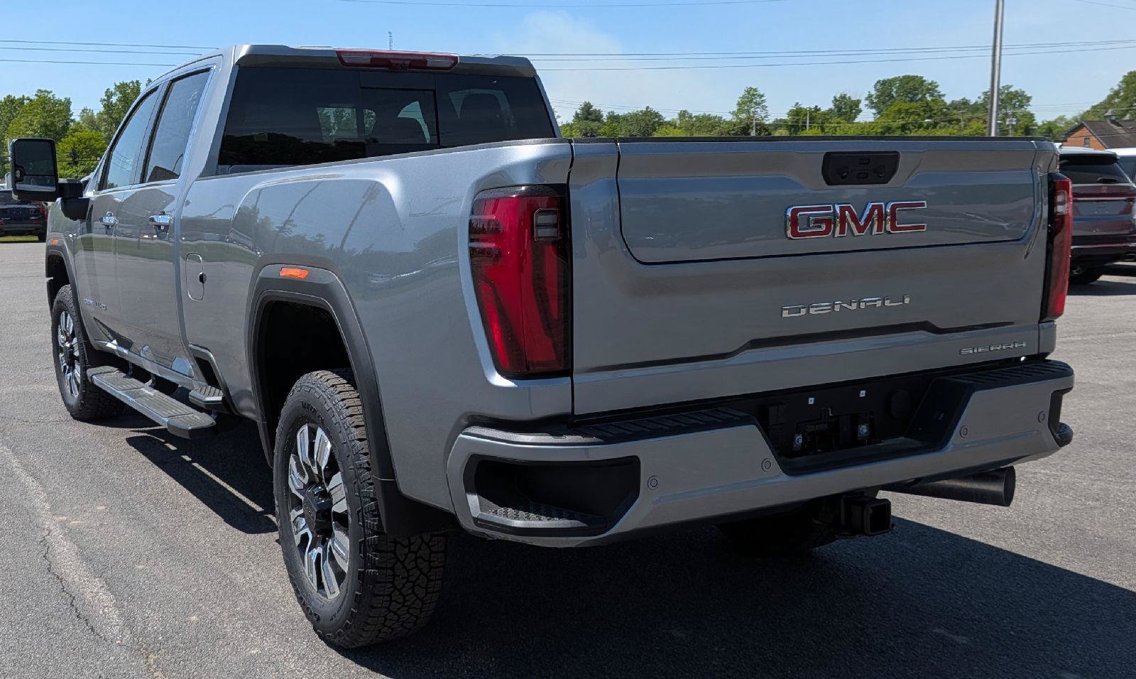 New 2026 GMC Sierra 3500 Denali w/ Denali Reserve Package AWD/4WD image 8
