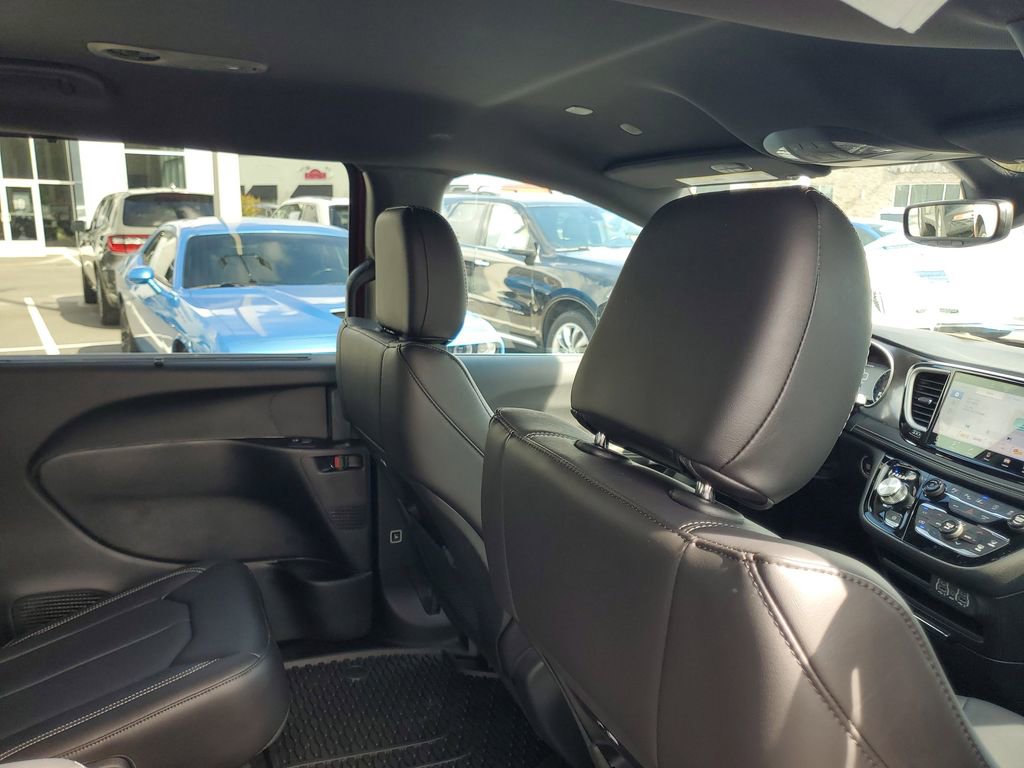 New 2025 Chrysler Pacifica Select FWD image 29