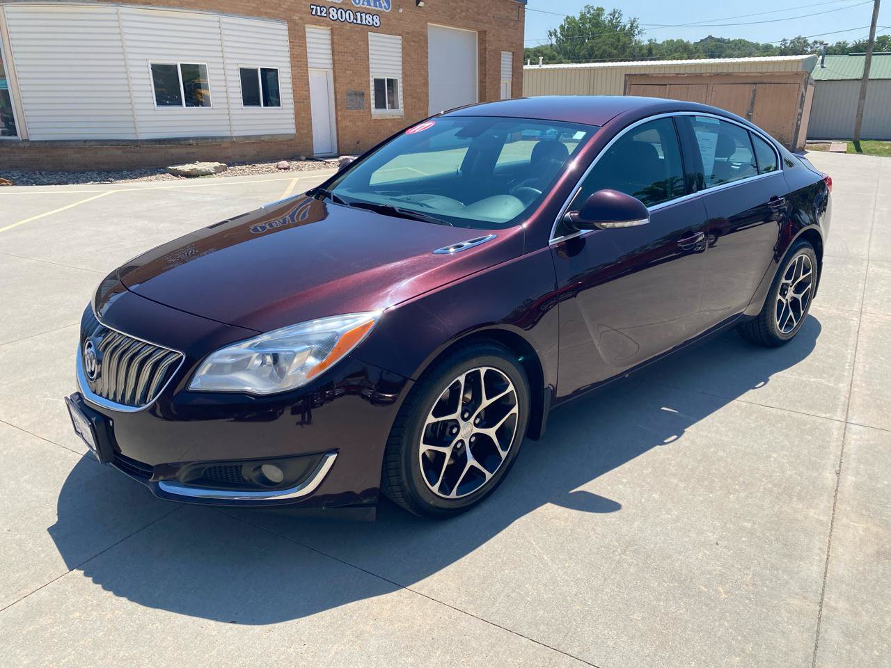 Used 2017 Buick Regal Sport Touring FWD image 2