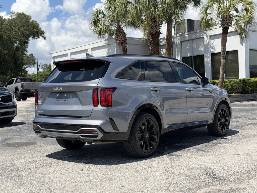 Certified 2023 Kia Sorento SX FWD image 4