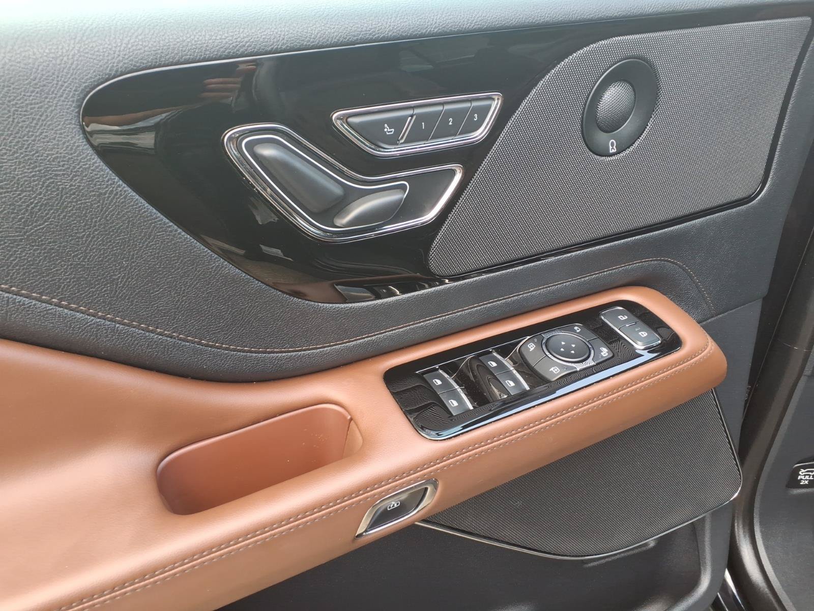 Used 2025 Lincoln Aviator Reserve w/ Illumination Package AWD/4WD image 9
