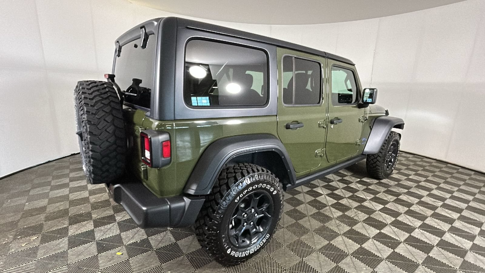 Used 2023 Jeep Wrangler Unlimited w/ Cold Weather Group AWD/4WD image 3