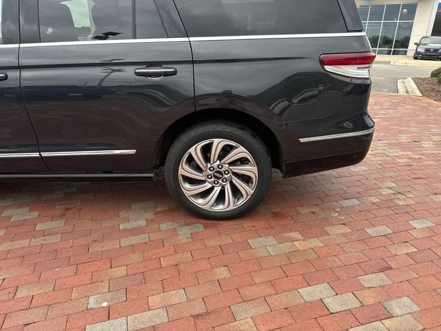 Used 2022 Lincoln Navigator Reserve AWD/4WD image 6
